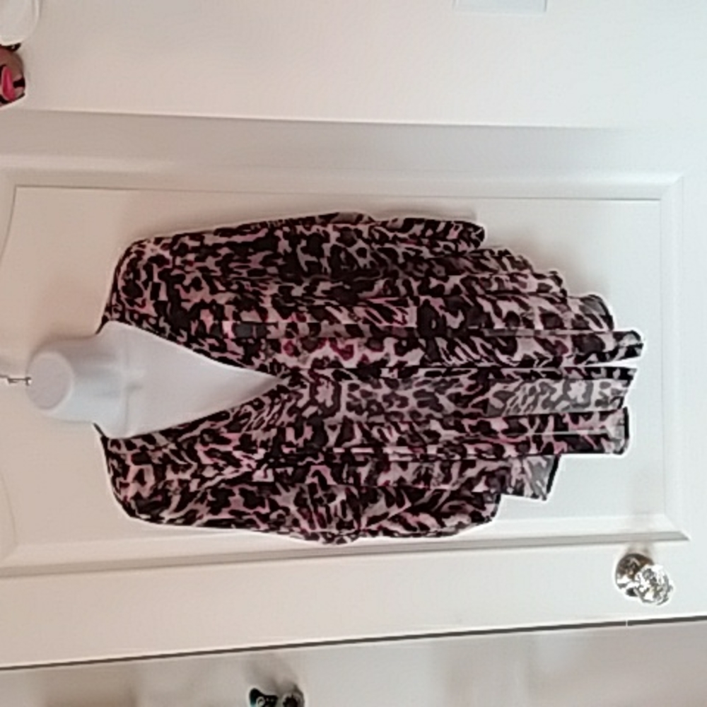 Kensie leopard print blouse
